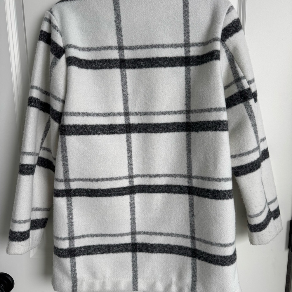G. F. Collection Coat - Picture 9 of 11